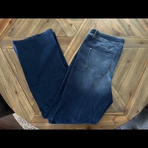 Maurice’s mid Rise flare Jeans!